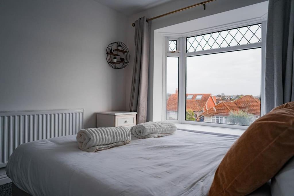 Tu Casa , A Beautiful & Peaceful 4 Bedroom House With Garden, Bbq Area , Ev & Parking * Brighton